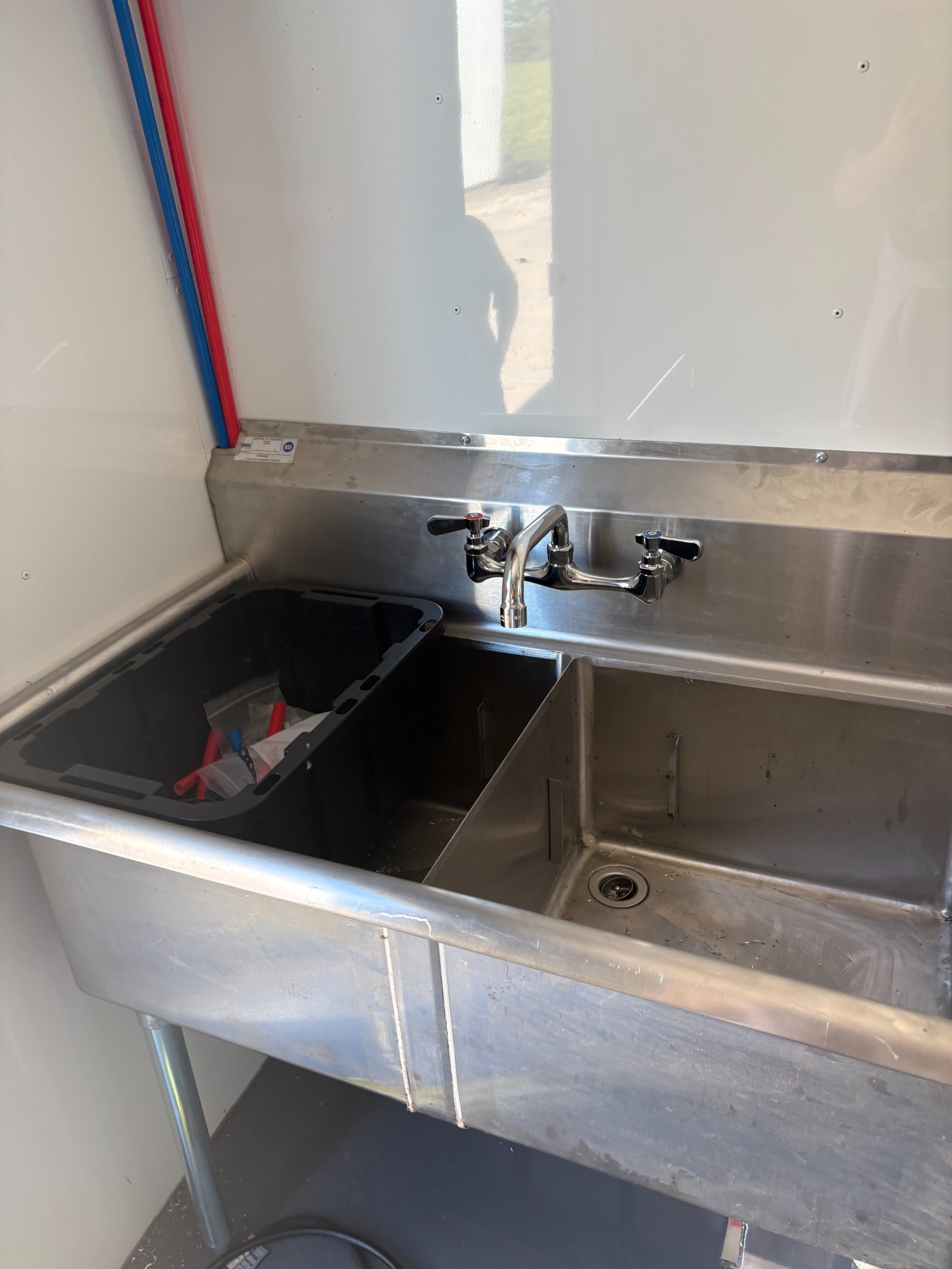 Close view of the stainless utensil-washing sink basins
